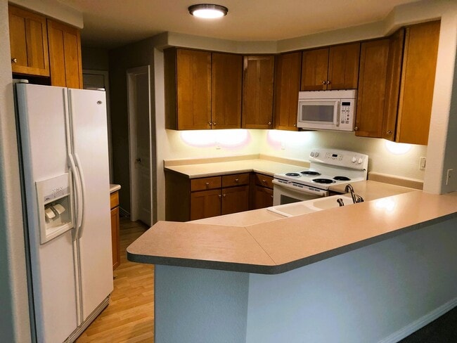 Building Photo - Well located 2+ bedroom townhome
