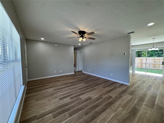 Building Photo - 1151 W Minneola Ave