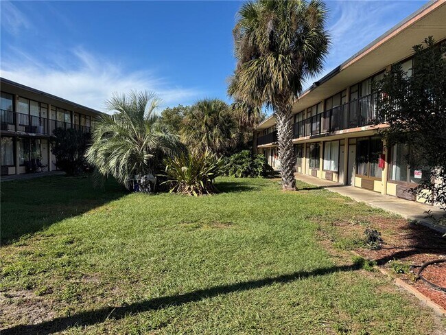 Building Photo - 7900 S Orange Blossom Trail