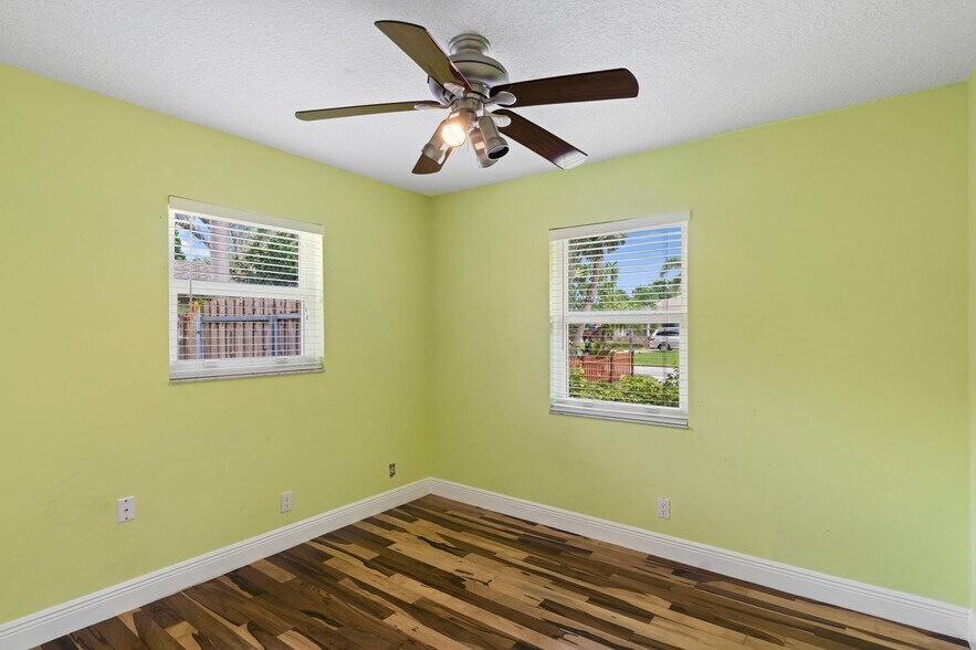 Building Photo - 2996 Cardinal Dr