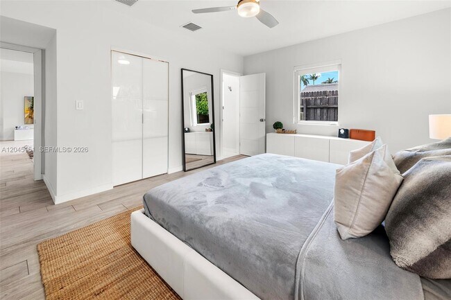 Building Photo - 1724 71st St