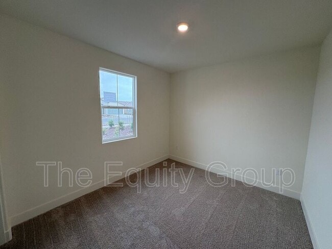 Building Photo - 2405 N Fontana St