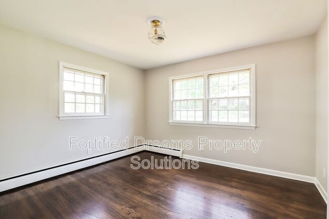 Building Photo - 1101 Surry Dr