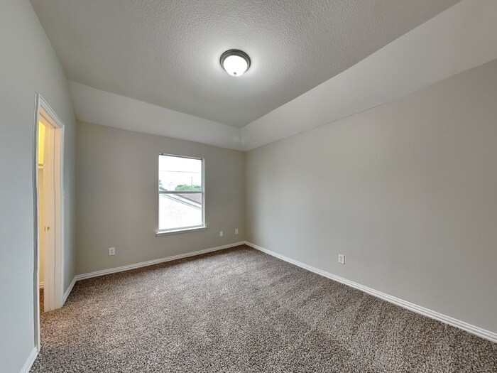 Building Photo - 2208 Rodney Ln