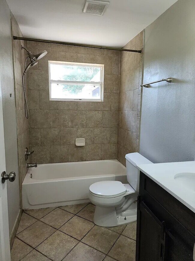 Building Photo - 1414 Coppertree Dr