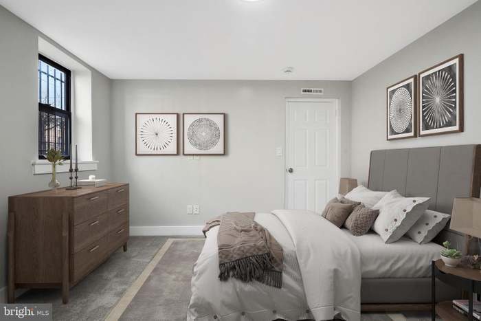 Building Photo - 212 Oakwood St SE