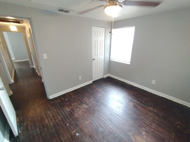 Building Photo - 3036 Saturn Ave