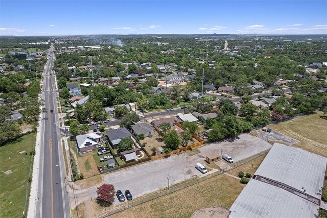 Building Photo - 4607 Ribbecke Ave