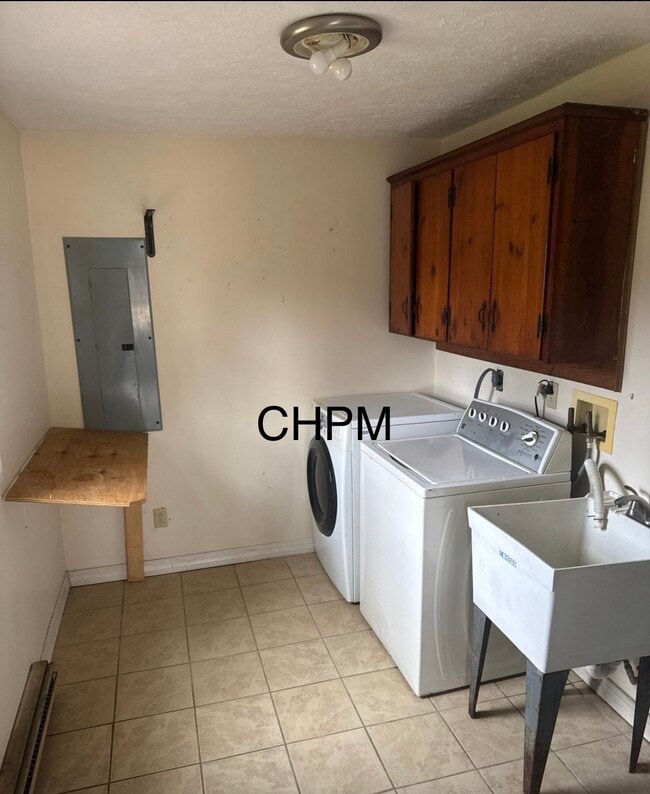 Building Photo - 916 Maple St