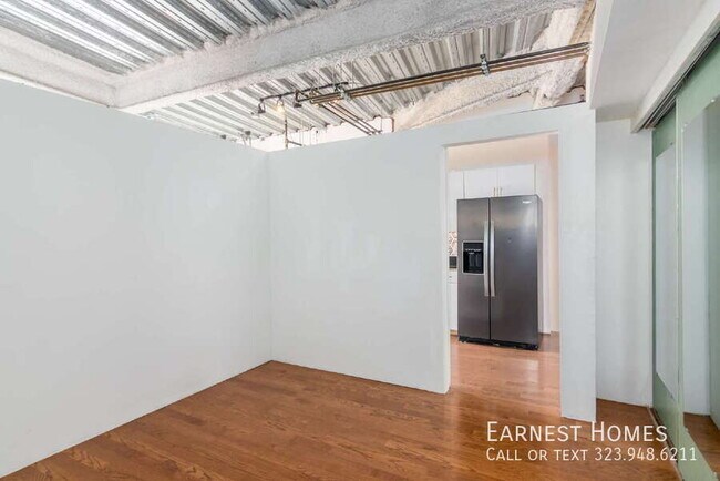 Building Photo - 200 N San Fernando Rd