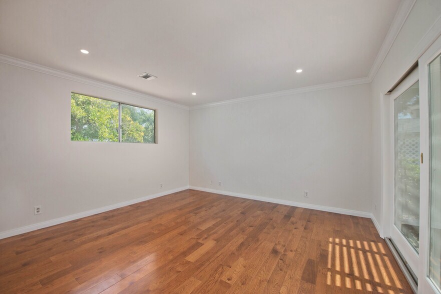 Building Photo - 4722 Forman Ave