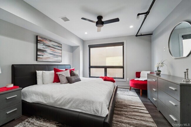 Building Photo - 172 E Prospect Ave