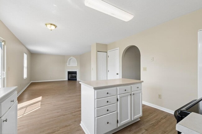 Building Photo - 4611 Thornoak Dr