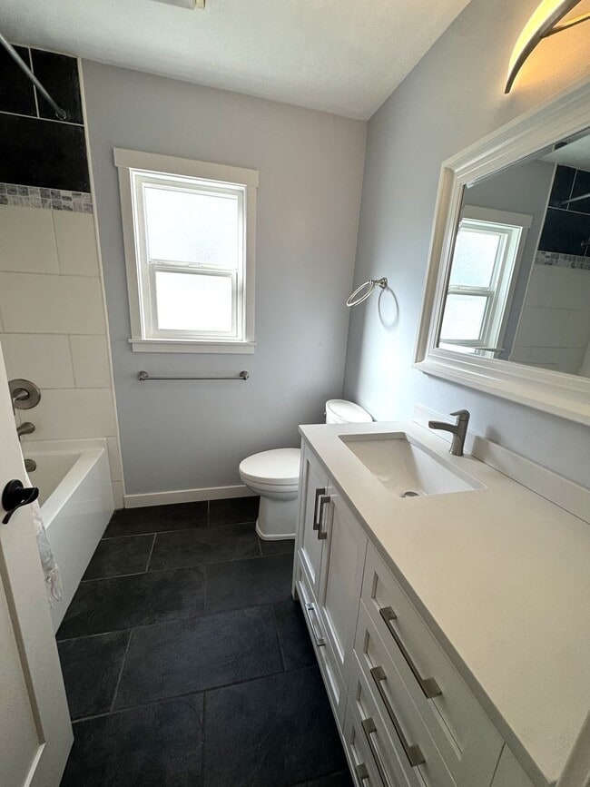 Building Photo - 3Bd/2.5Ba Seattle House
