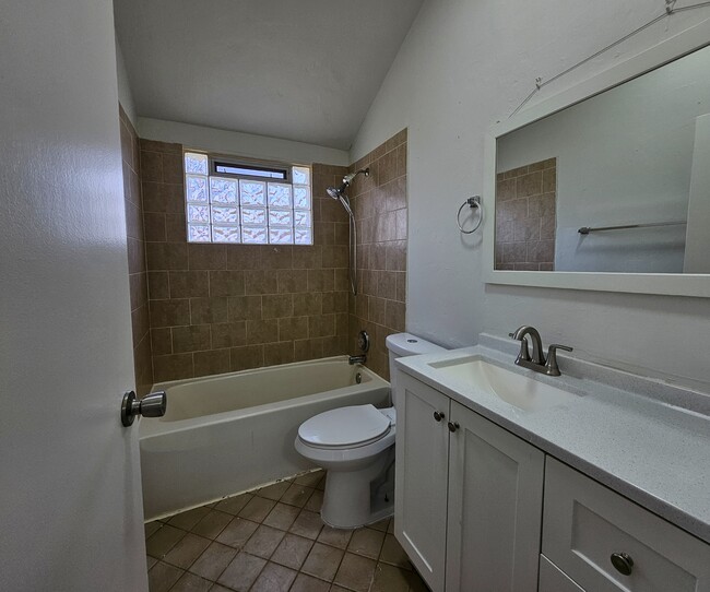 Building Photo - 10816 Highpoint Dr