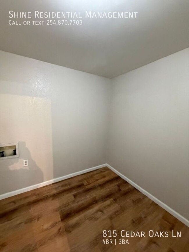Building Photo - 815 Cedar Oaks Ln
