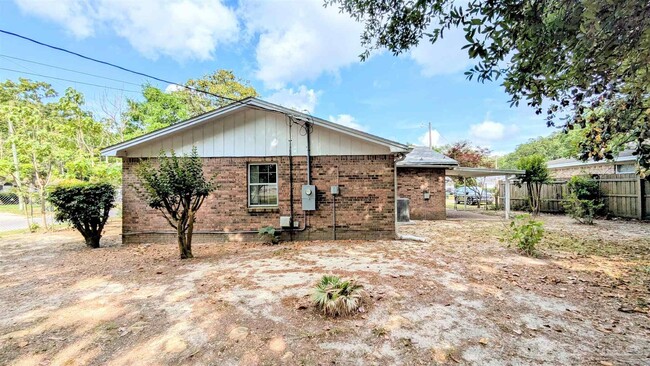 Building Photo - 7004 Balboa Dr