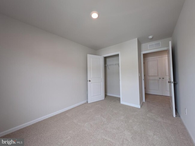 Building Photo - 134 Willett Holw St
