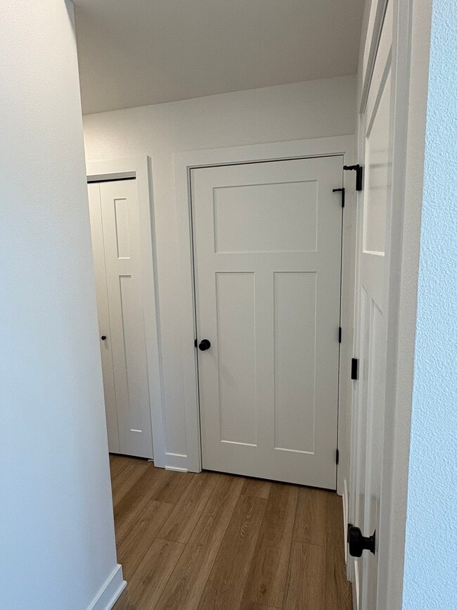 Building Photo - 216 Nw Waverly Dr