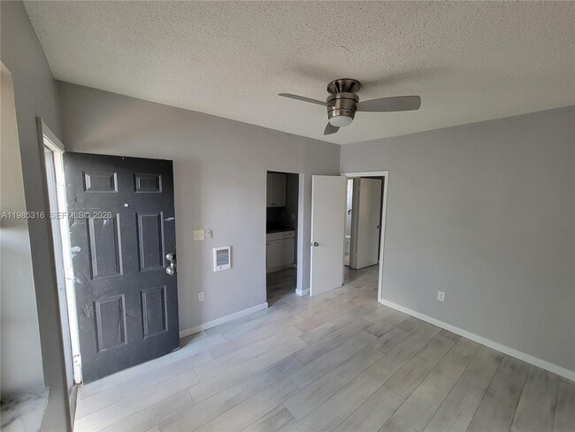 Building Photo - 1720 NW 1st Pl