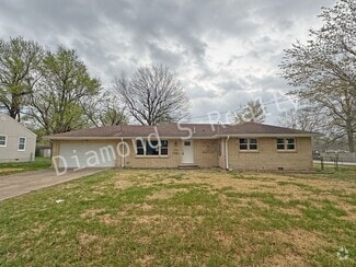 Building Photo - 6 Car Garage! Beautifully Remodeled 3 Bedr...
