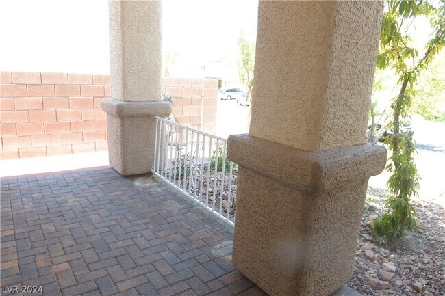 Building Photo - 6527 Tulip Garden Dr