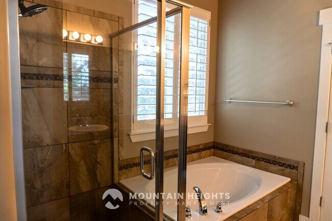 Building Photo - 3953 Sand Lake Dr
