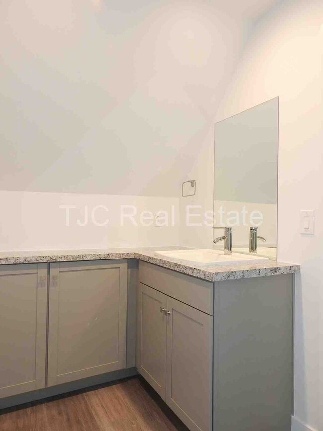 Building Photo - 6704 Ralston Rd