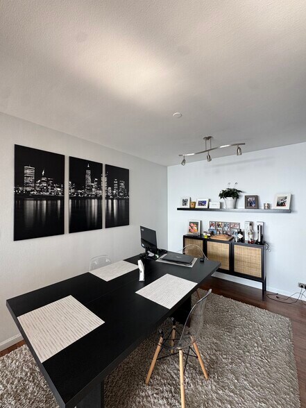 Building Photo - 3430 N Lake Shore Dr