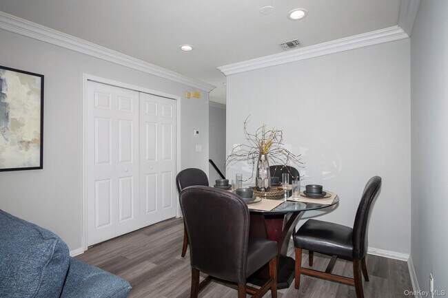 Building Photo - 42 Pinnacle Dr