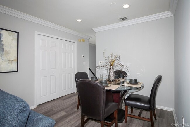 Building Photo - 6 Pinnacle Dr