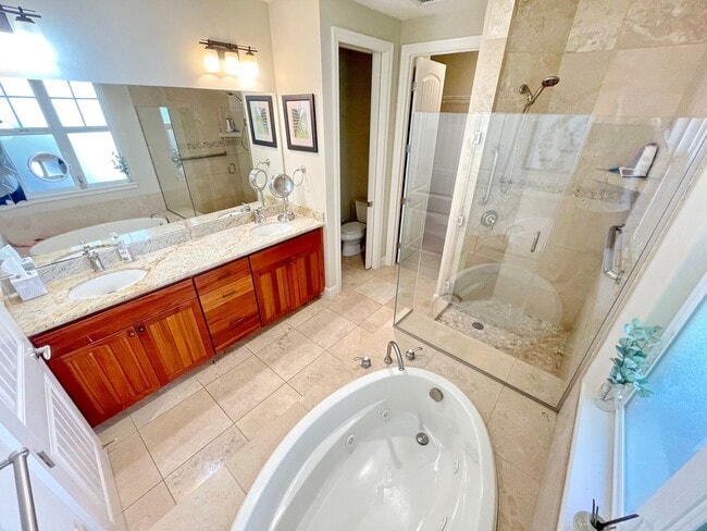Building Photo - Luxury Island Living in Hokulani Golf Vill...