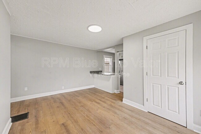 Building Photo - 1710 Lawn Ave