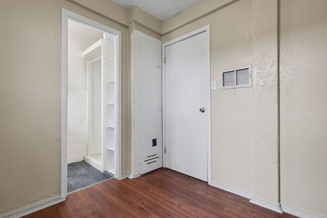 Building Photo - 207 N Santa Fe Ave