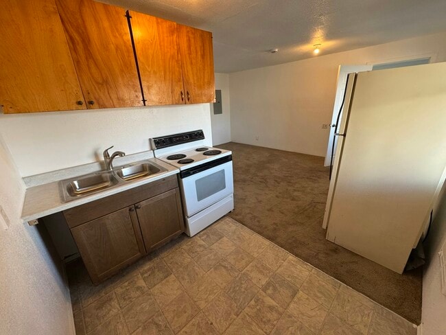 Building Photo - 618 Basin St NW