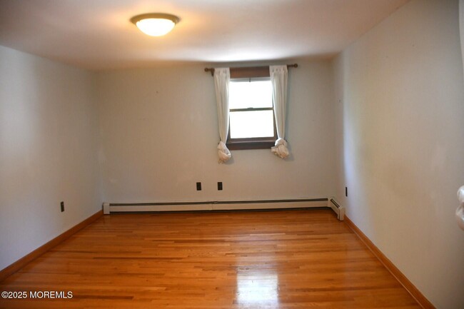 Building Photo - 303 Deerfoot Ln