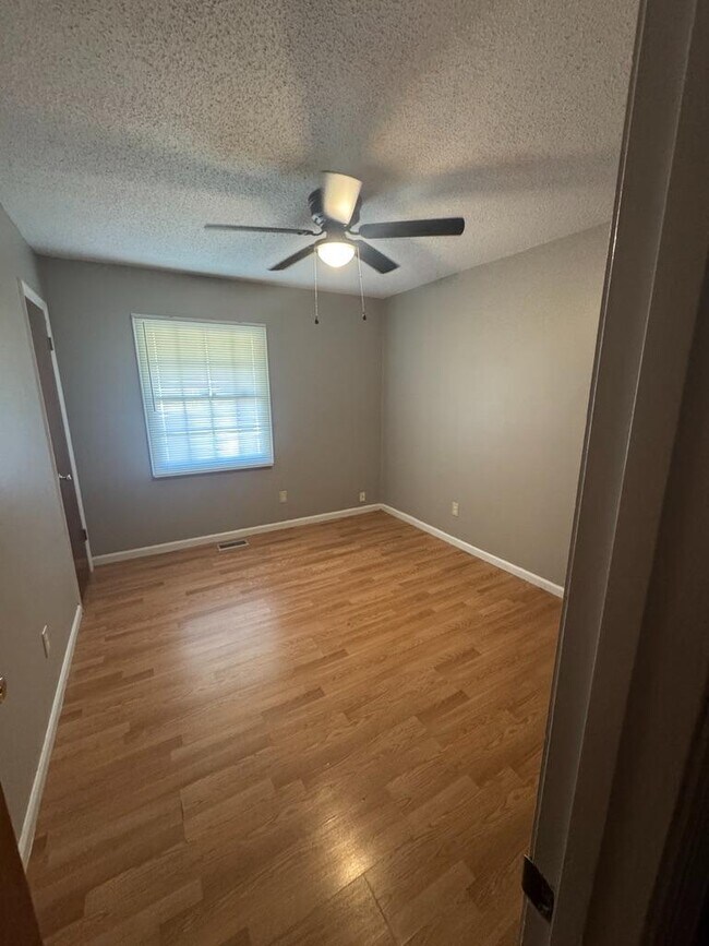 Building Photo - 115 Bay Valley Dr SW