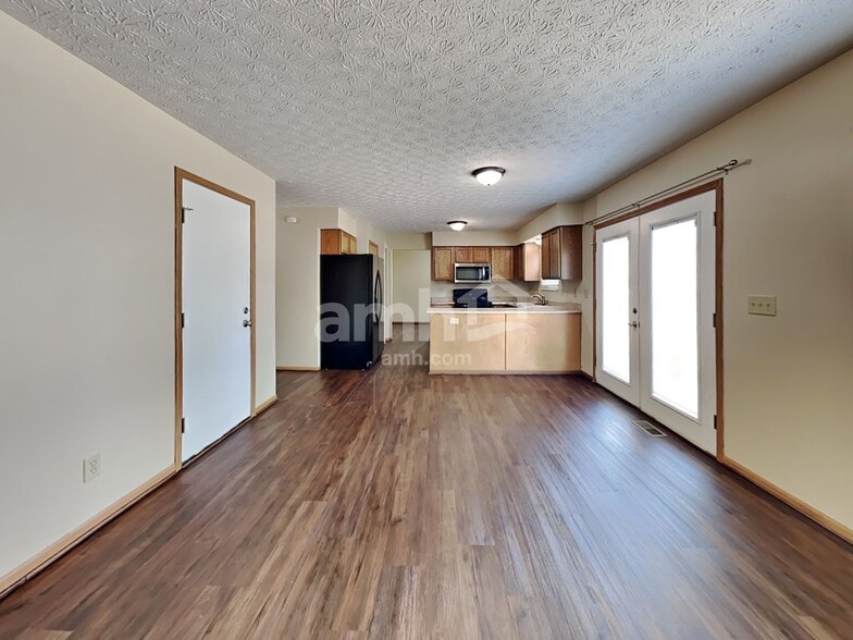 Building Photo - 2661 Hardwood Ave