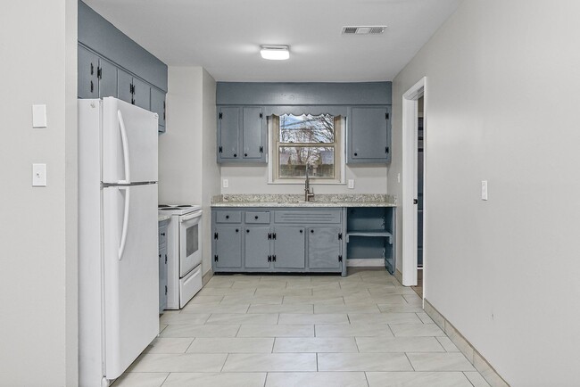 Building Photo - Remodeled 4 bedroom 2 bath home for rent!