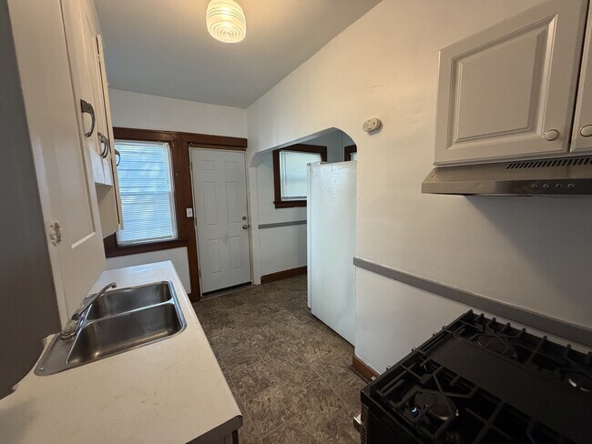 Building Photo - 7204 Lawn Ave