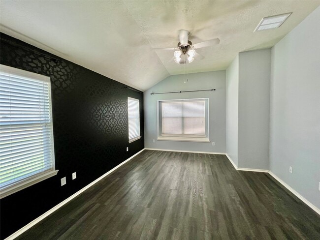 Building Photo - 3210 Blue Bonnet Dr