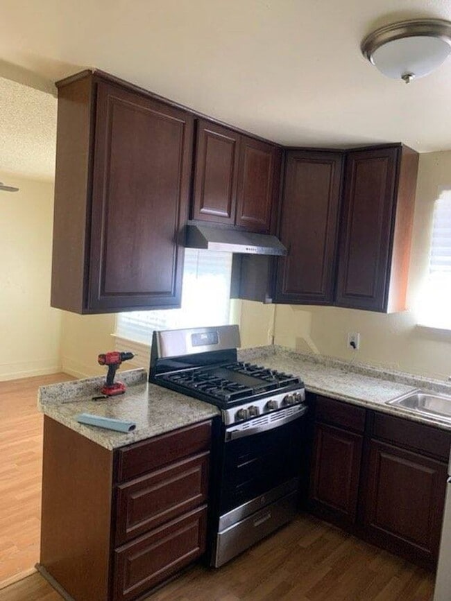 Building Photo - Cozy 3 Bedroom Home with Spacious Yard in ...