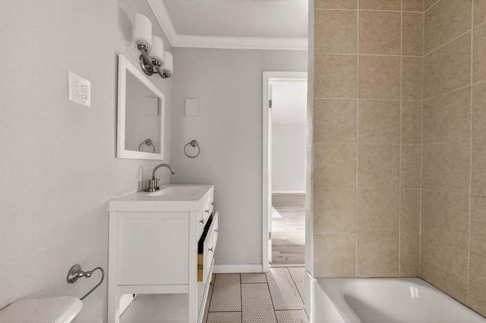 Building Photo - 632 Freeman Dr