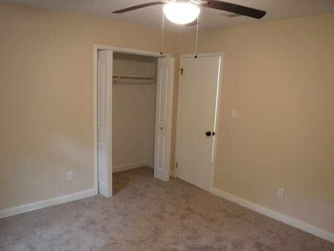 Building Photo - 2308 Sylvan Ct