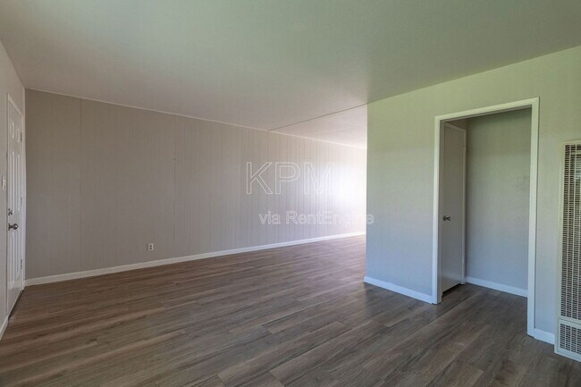 Building Photo - 10400 Lower Sacramento Rd