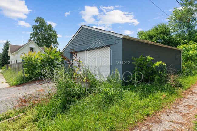 Building Photo - Charming 3-Bed Home In Indy!