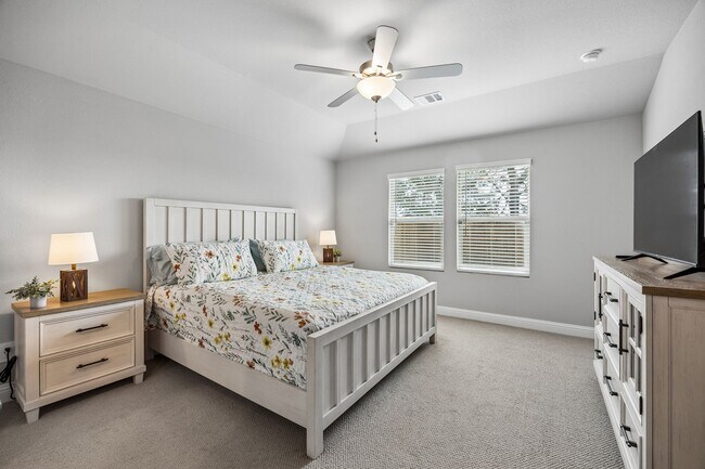 Building Photo - 1107 Emberwood Dr