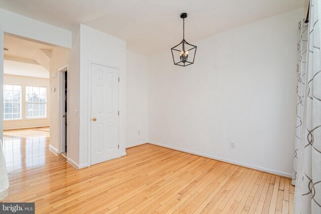 Building Photo - 2507 James Maury Dr