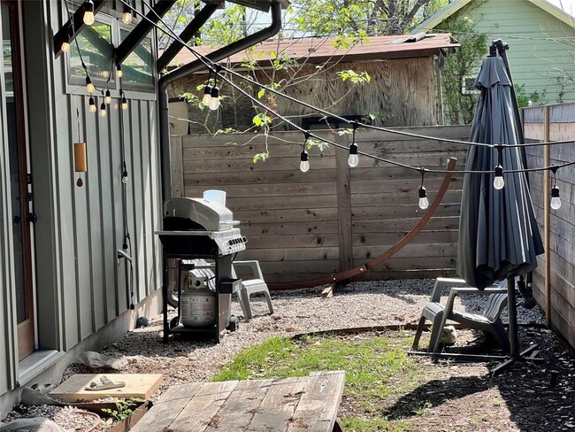 Building Photo - 1806 Haskell St