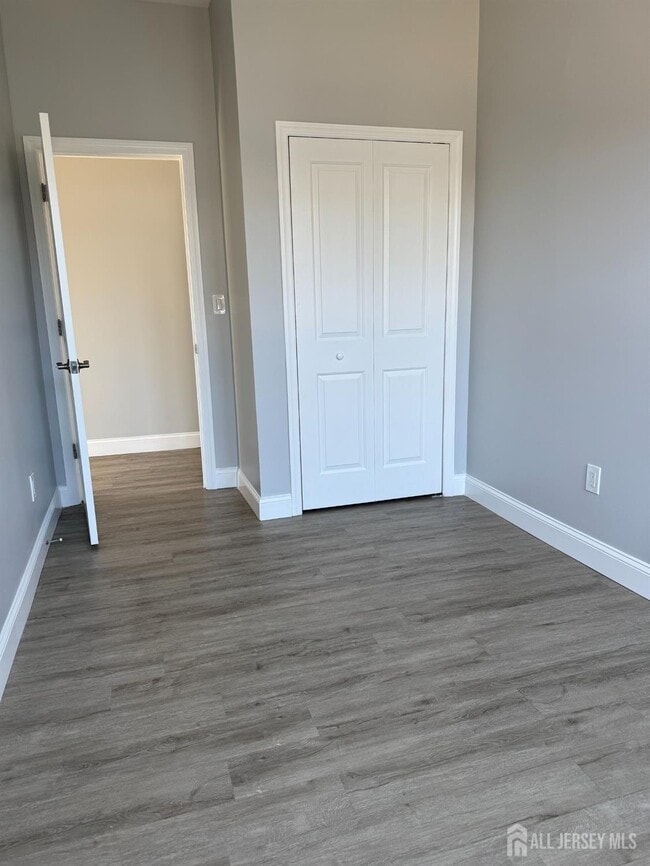 Building Photo - 1515 Kerrigan Ave